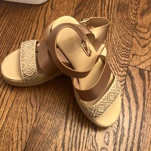 Cute summer shoes barely worn